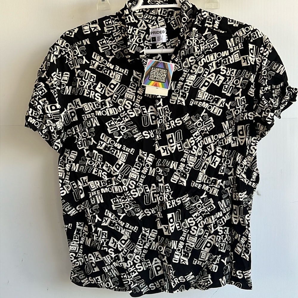 LGBTQIA+TARGET ARTIST DESIGN FOR PRIDE
COLLECTION SHIRT SIZE XL